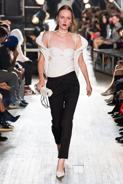 Look 16